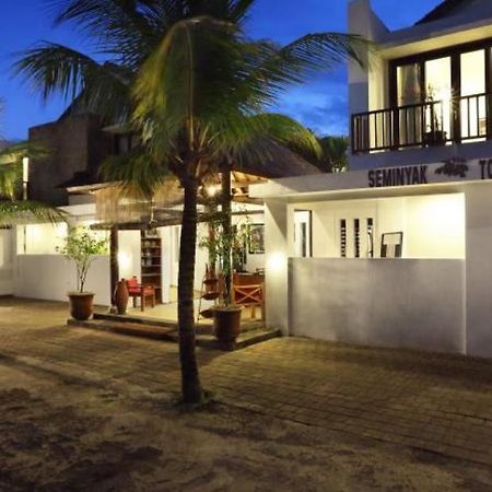 Seminyak TownHouse Aparthotel Bagian luar foto