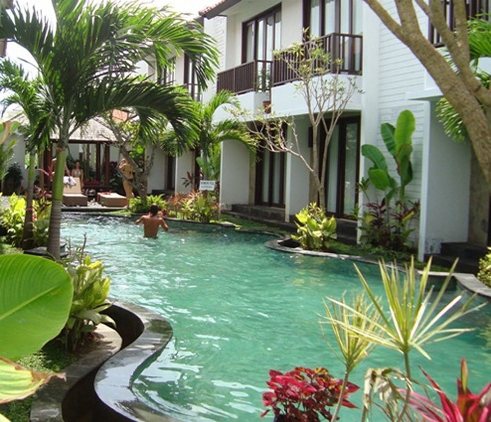 Seminyak TownHouse Aparthotel Bagian luar foto