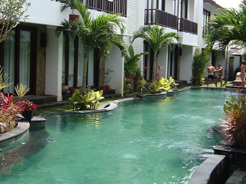 Seminyak TownHouse Aparthotel Bagian luar foto