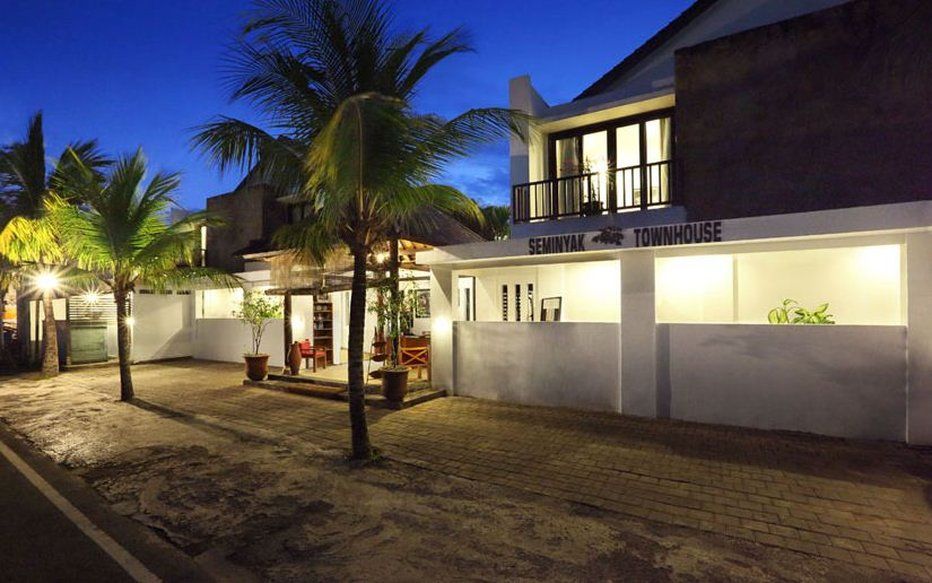 Seminyak TownHouse Aparthotel Bagian luar foto