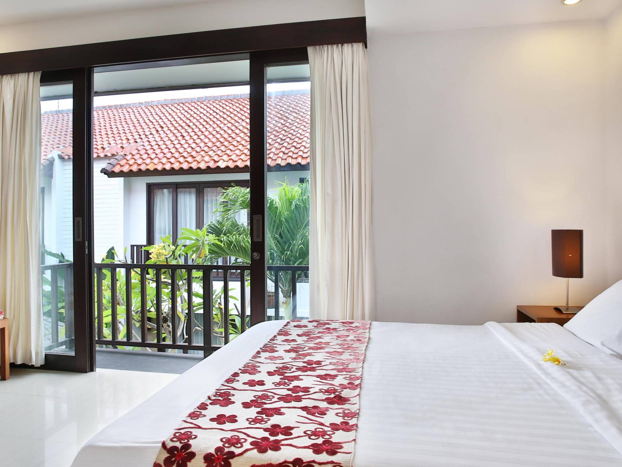 Seminyak TownHouse Aparthotel Bagian luar foto