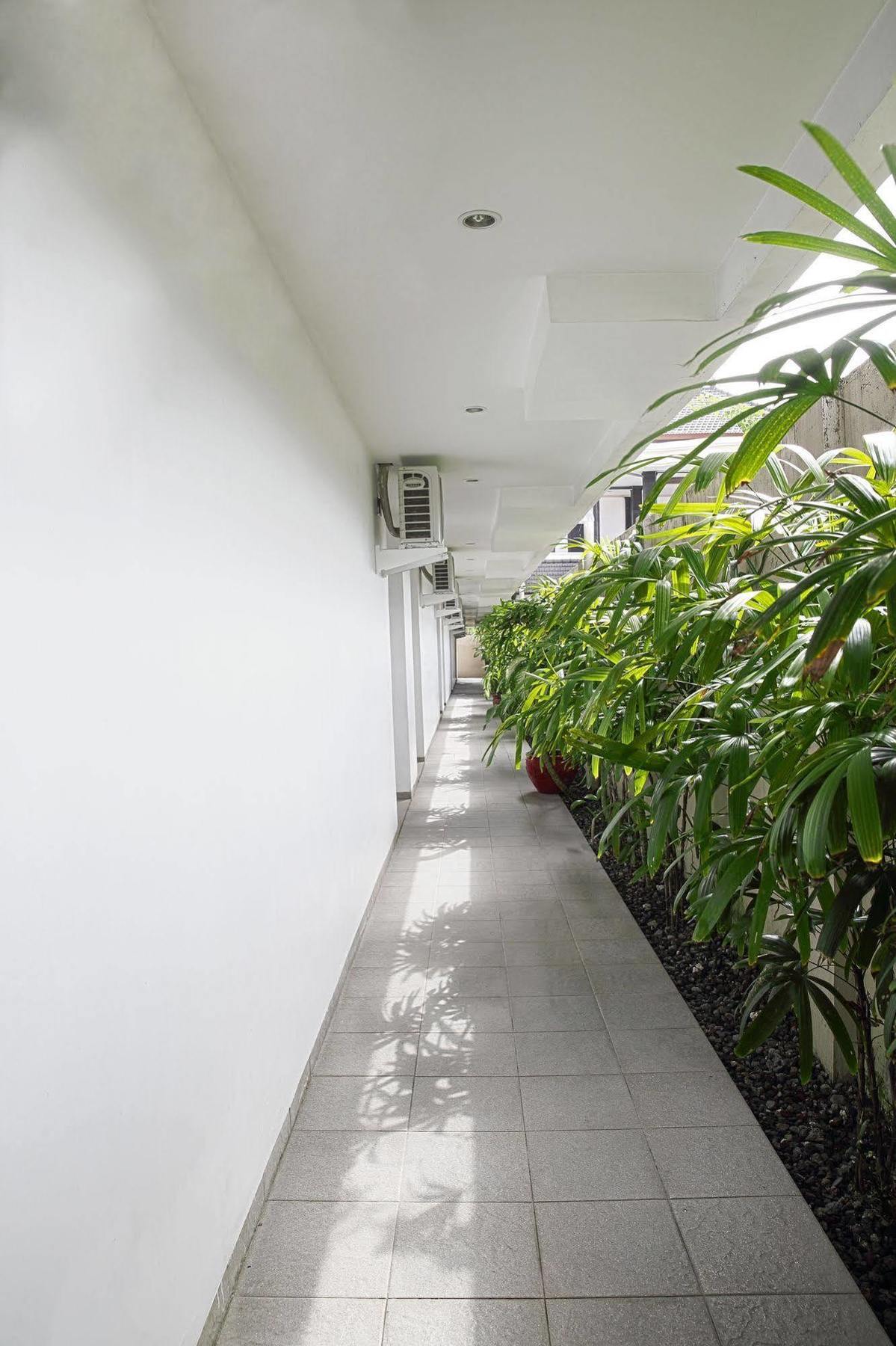 Seminyak TownHouse Aparthotel Bagian luar foto