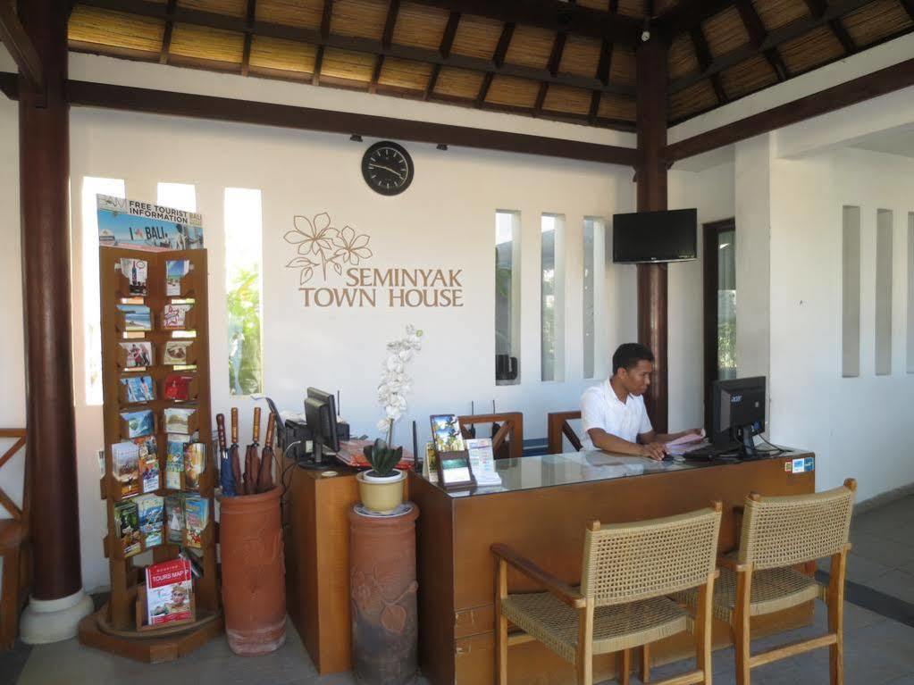 Seminyak TownHouse Aparthotel Bagian luar foto